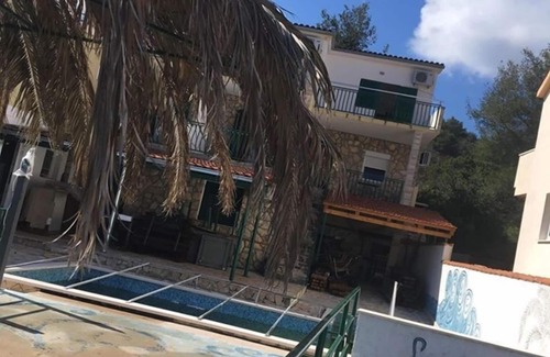 Stomorska Apartment | Apartment Rina - with pool : SA1(2) - Stomorska, Island Solta, Croatia