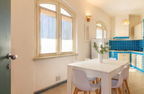 Su Forti House | Apartment 'Sa Domu Manna' with Sea View, Terrace, Shared Garden & Wi-Fi
