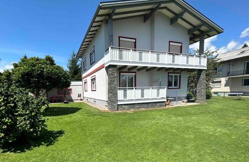 Spielberg Apartment | Apartment 'Schöne Ferienwohnung Im Murtal' with Mountain View, Private Terrace and Wi-Fi