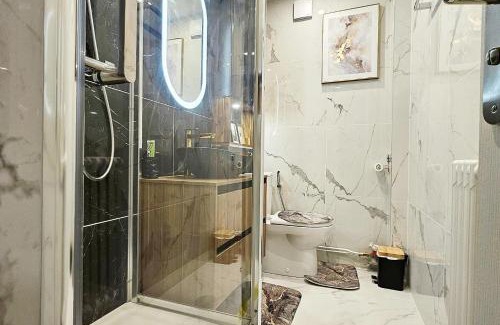 Le Kremlin-Bicetre Apartment | Apartment - Sleeps 4 - Balcony - AirCon