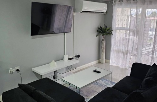 Portmore Apartment | Apartment Sleeps 6 with Pool Access