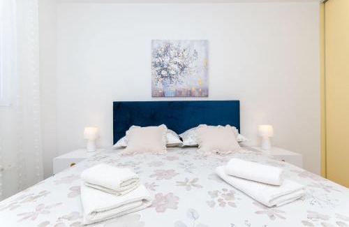 Znjan Apartment | Apartment Smile with secure private garage