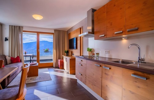 Schenna Apartment | Apartment 'Sonnenblume 2' with Mountain View, Shared Pool and Wi-Fi