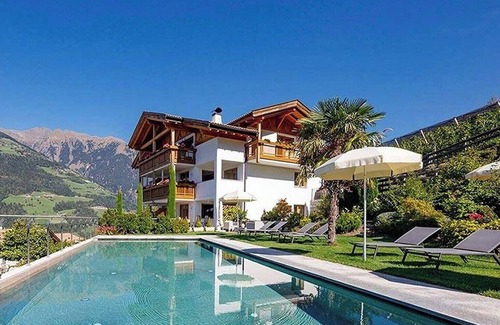 Schenna Apartment | Apartment 'Sonnenblume 2' with Mountain View, Shared Pool and Wi-Fi