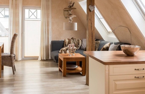 Haffkrug Apartment | Apartment sound of the sea balcony 2 bathrooms 3SZ central quiet 40m to the beach WLAN