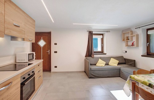 Trepalle Apartment | Apartment 'Stefan Trepalle' with Mountain View, Shared Garden and Wi-Fi