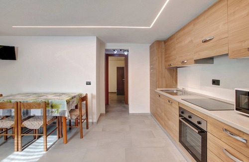 Trepalle Apartment | Apartment 'Stefan Trepalle' with Mountain View, Shared Garden and Wi-Fi