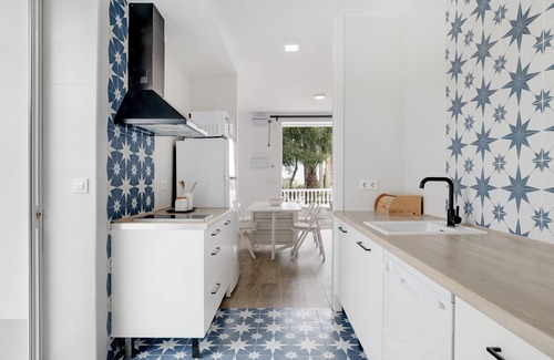 Brena y Marismas de Barbate Natural Park Apartment | Apartment 'Suite 1 In Natural Park' with Shared Pool, Wi-Fi and Air Conditioning