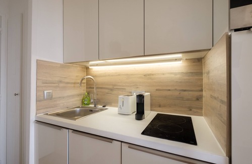 La Croix des Gardes Apartment | Apartment 'Sur La Mer' with Sea View, Shared Pool and Wi-Fi