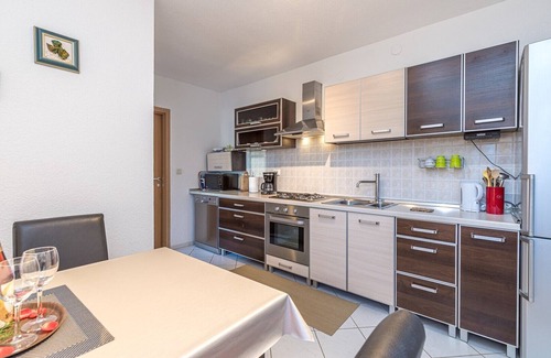 Rosini Apartment | Apartment Teri with Terrace and Garden