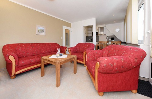 Neuharlingersiel Apartment | Apartment top left - House Albatros