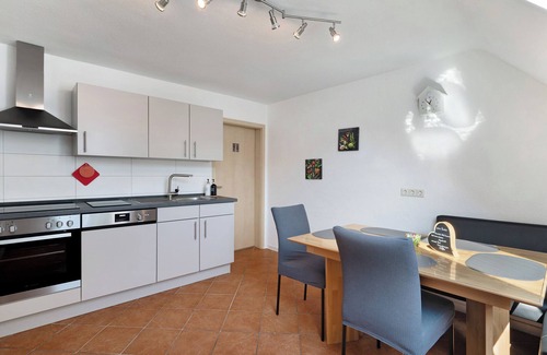 Ringsheim Apartment | Apartment 'Trauerweide' with Balcony and Wi-Fi