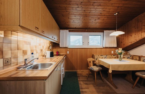 Casola Apartment | Apartment 'Unterhauserhof B' with Mountain View, Wi-Fi, Balcony & Garden