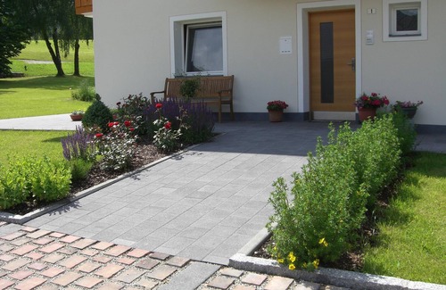 Casola Apartment | Apartment 'Unterhauserhof B' with Mountain View, Wi-Fi, Balcony & Garden