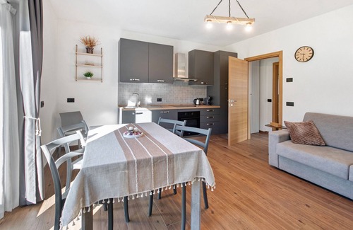 Trepalle Apartment | Apartment 'Val Tort' with Mountain View, Shared Garden and Wi-Fi