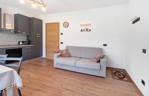 Trepalle Apartment | Apartment 'Val Tort' with Mountain View, Shared Garden and Wi-Fi