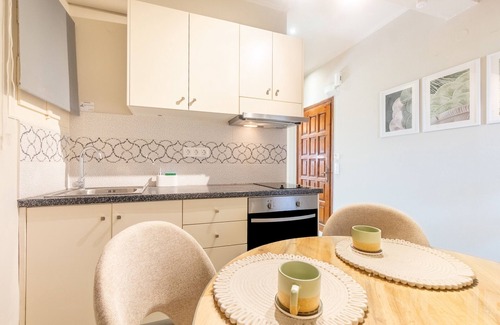 Almiros Beach Apartment | Apartment 'Villa Maria' with Sea View, Wi-Fi and Air Conditioning