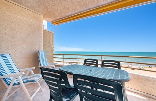 Plaza De La Costera Apartment | Apartment 'Vistamar' with Balcony and Wi-Fi