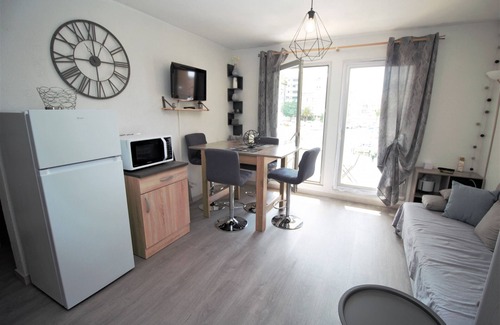 Le Port Apartment | Apartment with marina view