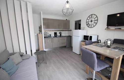 Le Port Apartment | Apartment with marina view