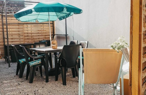 Sainte-Anne-d'Auray Apartment | APARTMENT WITH PATIO, PETS WELCOME