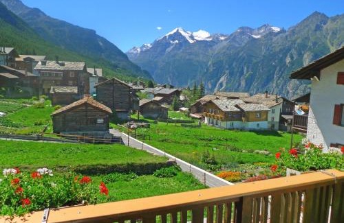 Graechen Apartment | Apartment Wiedersehn Dachgeschoss by Interhome