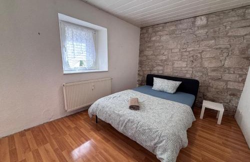 Zeitz Apartment | Apartment with 3 separate rooms near Leuna