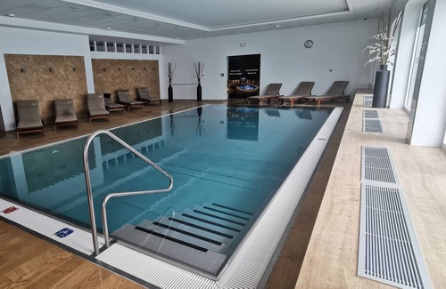 Karlovy Vary Apartment | Apartment with a pool, sauna, and free parking
