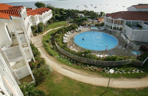 Fouras Apartment | Apartment with a view on the pool or see near Fort Boyard