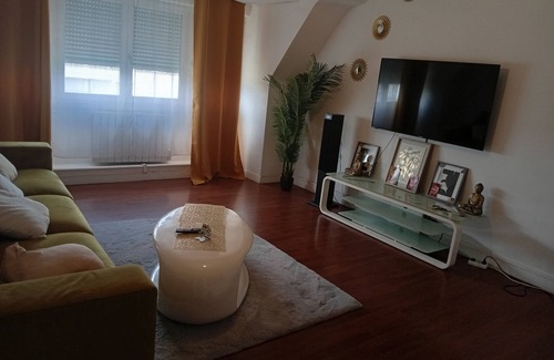 Valenciennes House | Apartment with bedroom, living room and fully equipped kitchen in the city center.