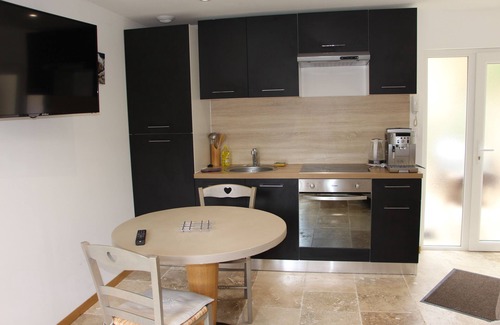 Perigueux Apartment | APARTMENT WITH CLIM, Fiber and GARAGE