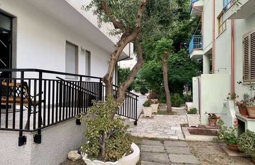 Ciro Marina Apartment | Apartment with garden a few steps from the sea