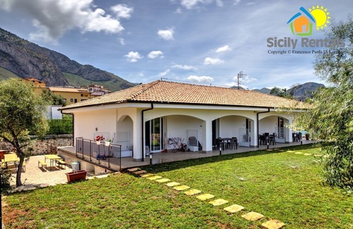 Capaci House | apartment with pool near the sea