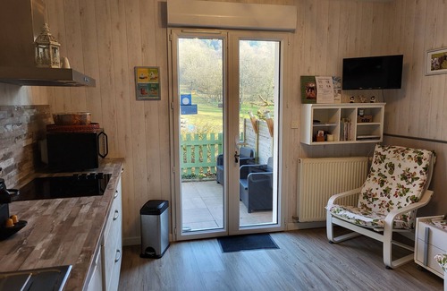 Coublevie Apartment | Apartment with separate entrance, terrace. Free secure parking