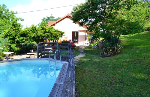 Coublevie Apartment | Apartment with separate entrance, terrace. Free secure parking