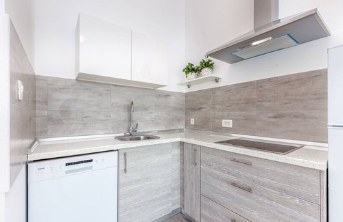 Dramalj Villa | Apartment with swimming pool near sea