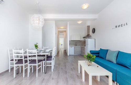 Dramalj Villa | Apartment with swimming pool near sea