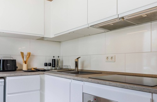 Schoenefeld Apartment | Apartment 'Wohnung Mit Terrasse Nähe Airport' with Private Terrace and Wi-Fi