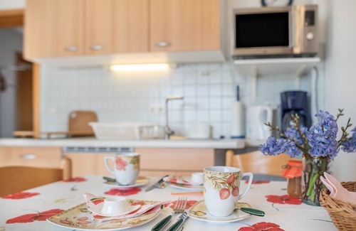 Clausdorf Apartment | Apartment 'Zur Eule - Steinkauz' with Shared Terrace, Shared Garden and Wi-Fi