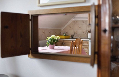 Horben Apartment | Apartment 'Zum Alt Engelwirt' with Mountain View, Balcony and Wi-Fi