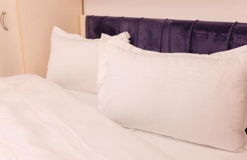 Scheia Apartment | Apartments by Bog Flor