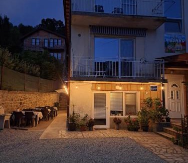 Pestani House | Apartments Meshko