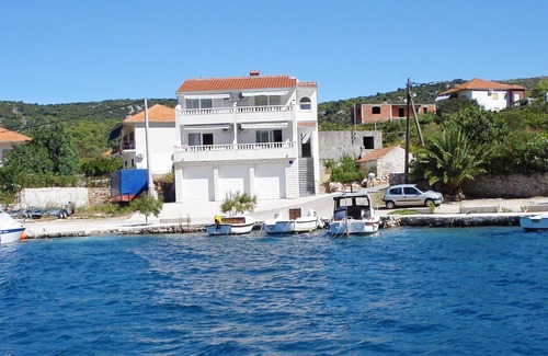 Vinisce Apartment | Apartments Mirko, (11850), Vinišće, hr