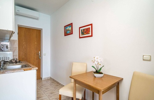Lumbarda Apartment | Apartments Nikolina (LU) - Studio with Sea View (3 Adults)