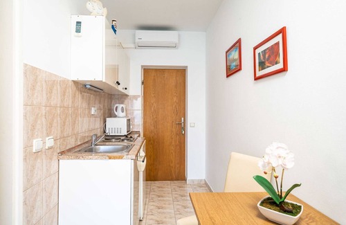 Lumbarda Apartment | Apartments Nikolina (LU) - Studio with Sea View (3 Adults)