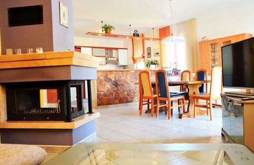 Pucisca Apartment | Apartments Tonka, (15098), Pucišca, hr
