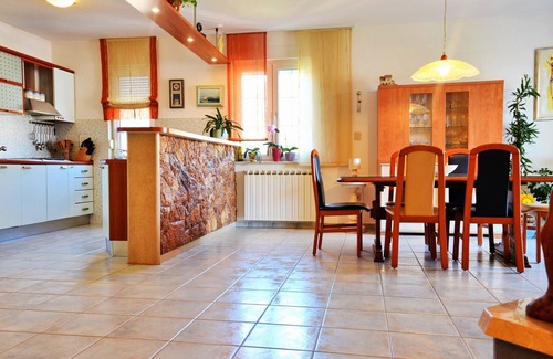 Pucisca Apartment | Apartments Tonka, (15098), Pucišca, hr