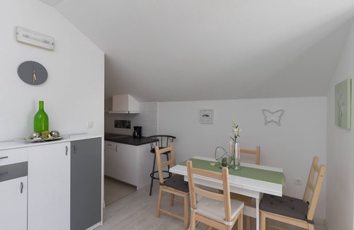 Zvekovica Apartment | Apartments Villa Key - One Bedroom Apartment with Balcony