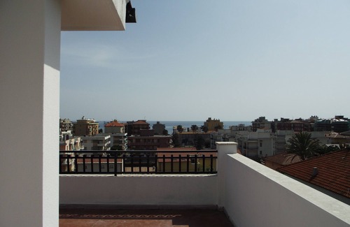 Pietra Ligure Condo | Appartamenti Vista Mare con Piscina