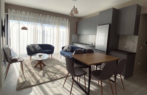 Korce Apartment | Appartamento in affitto comodo nuovo e di design, nel centro della città, 97 m/q